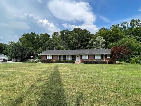 Photo of 2311 Dug Gap Road, Dalton, GA 30720 (MLS # 1528030)