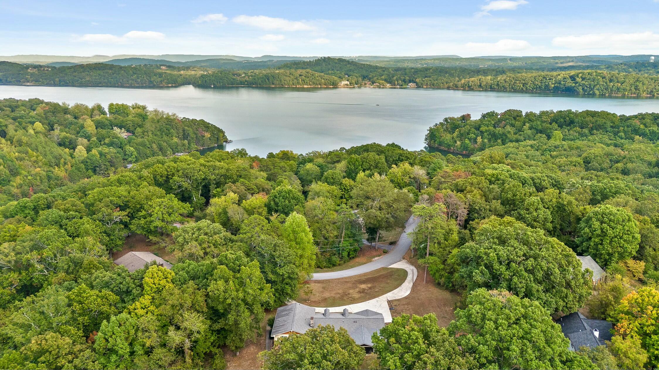 2024 Clematis Drive, Hixson, Tennessee image 2