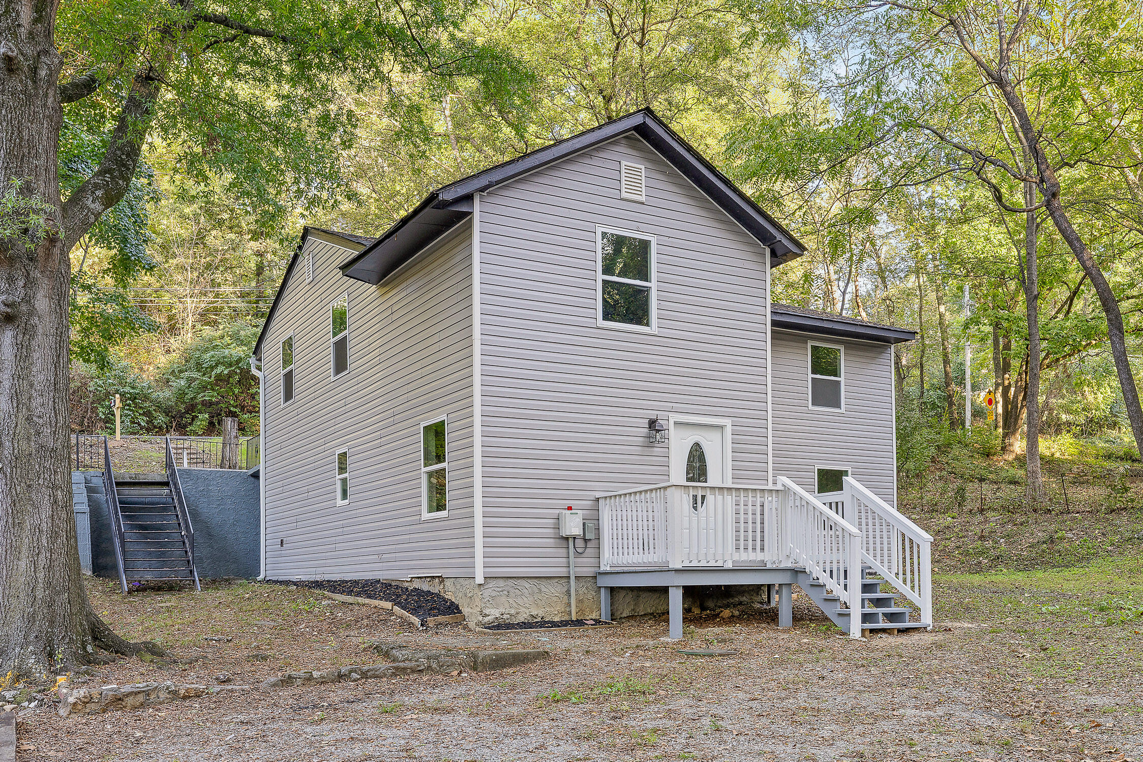 Chattanooga, Tennessee 37411, United States, 4 Bedrooms Bedrooms, ,2 BathroomsBathrooms,Residential,Active,39399