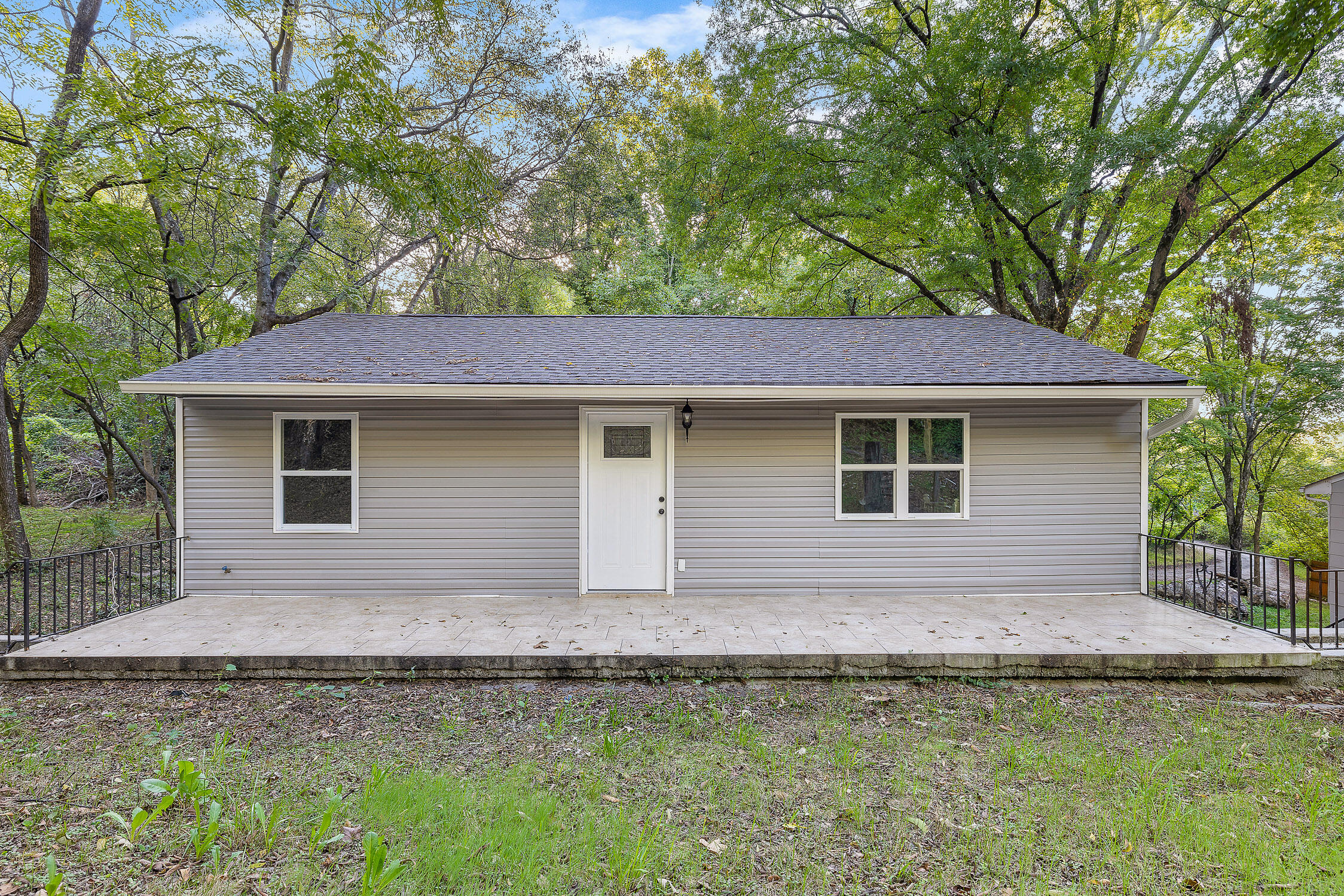 Chattanooga, Tennessee 37411, United States, 4 Bedrooms Bedrooms, ,2 BathroomsBathrooms,Residential,Active,39399