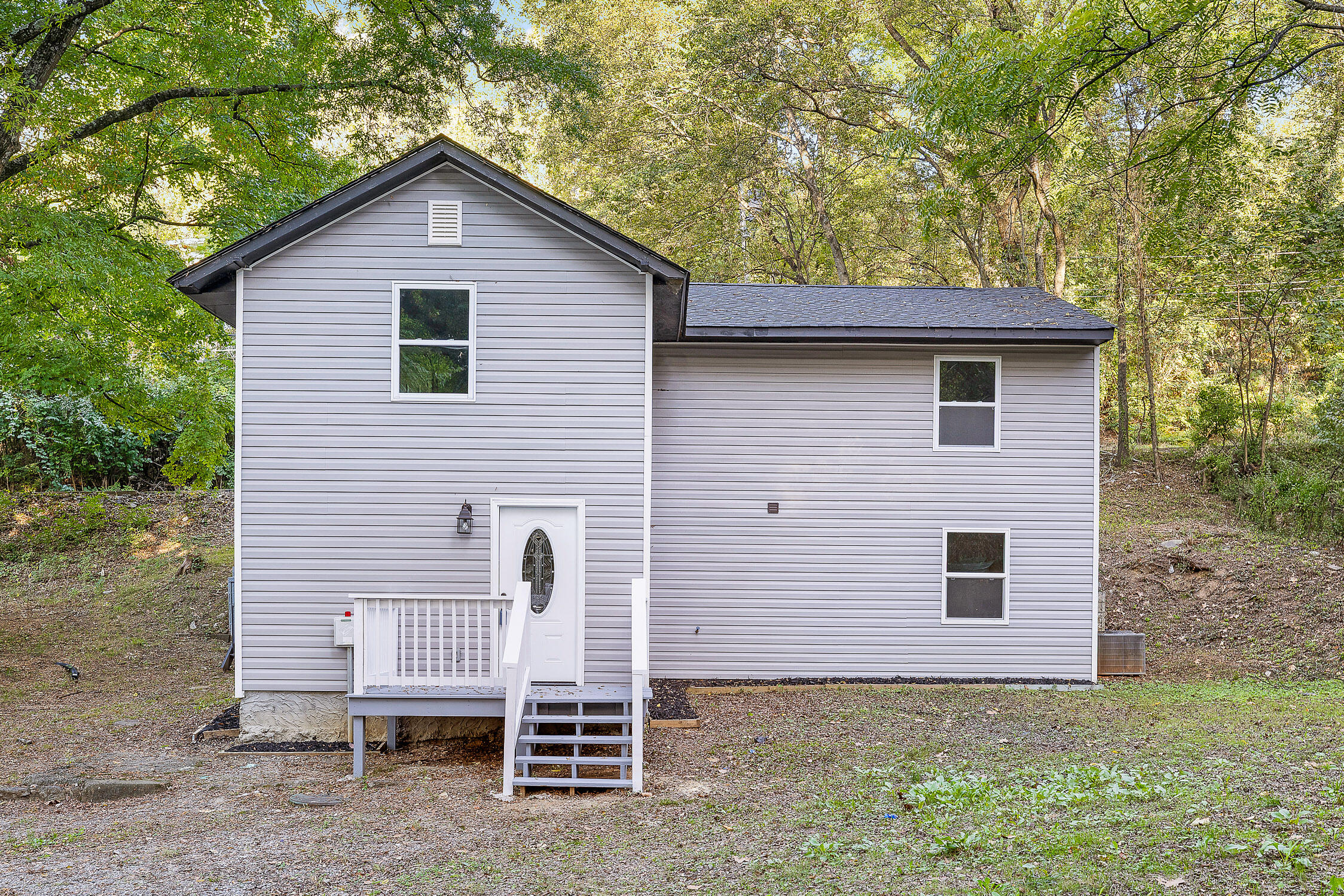 Chattanooga, Tennessee 37411, United States, 4 Bedrooms Bedrooms, ,2 BathroomsBathrooms,Residential,Active,39399