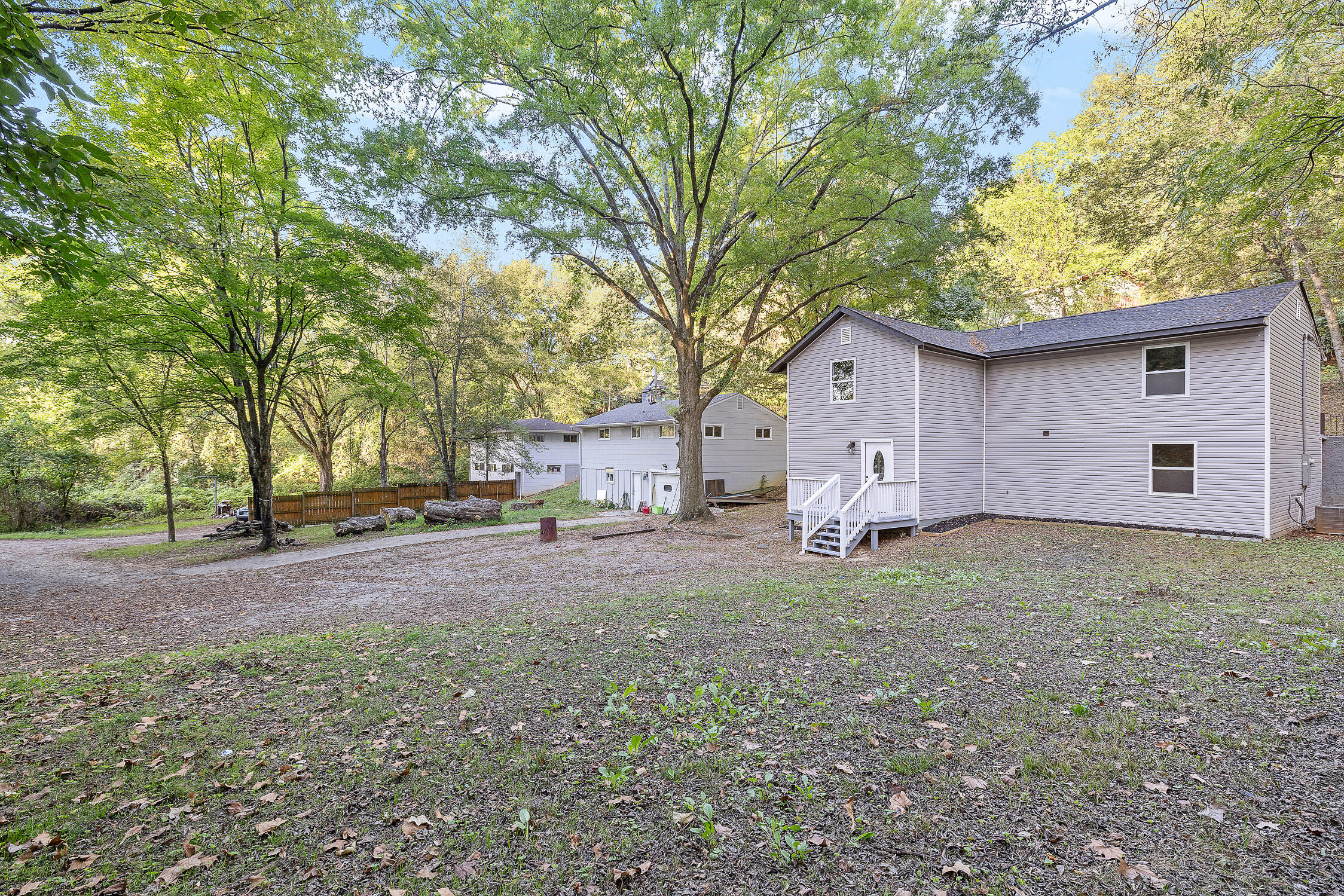 Chattanooga, Tennessee 37411, United States, 4 Bedrooms Bedrooms, ,2 BathroomsBathrooms,Residential,Active,39399