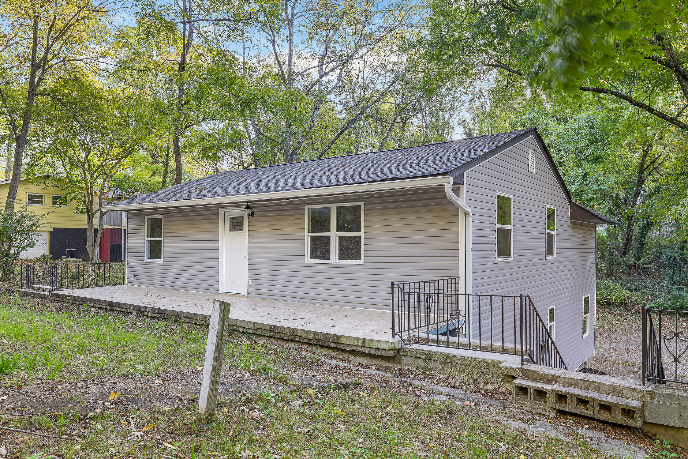 Chattanooga, Tennessee 37411, United States, 4 Bedrooms Bedrooms, ,2 BathroomsBathrooms,Residential,Active,39399