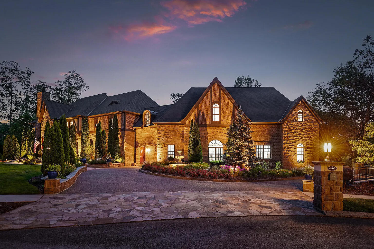 4405 Hawk Ridge Court