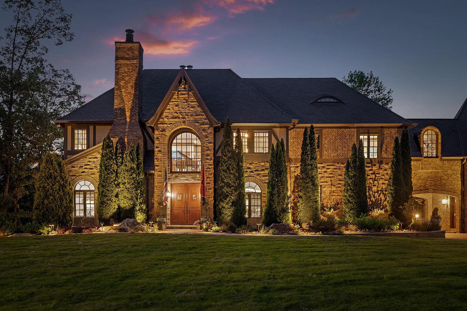 4405 Hawk Ridge Court