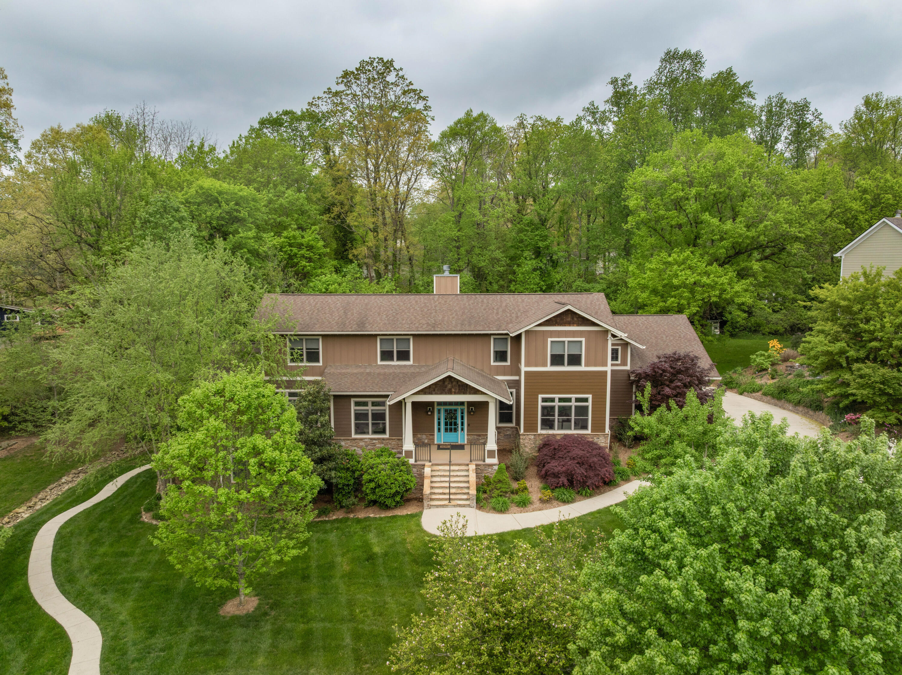 714 Berry Spring Path, Signal Mountain, Tennessee image 2
