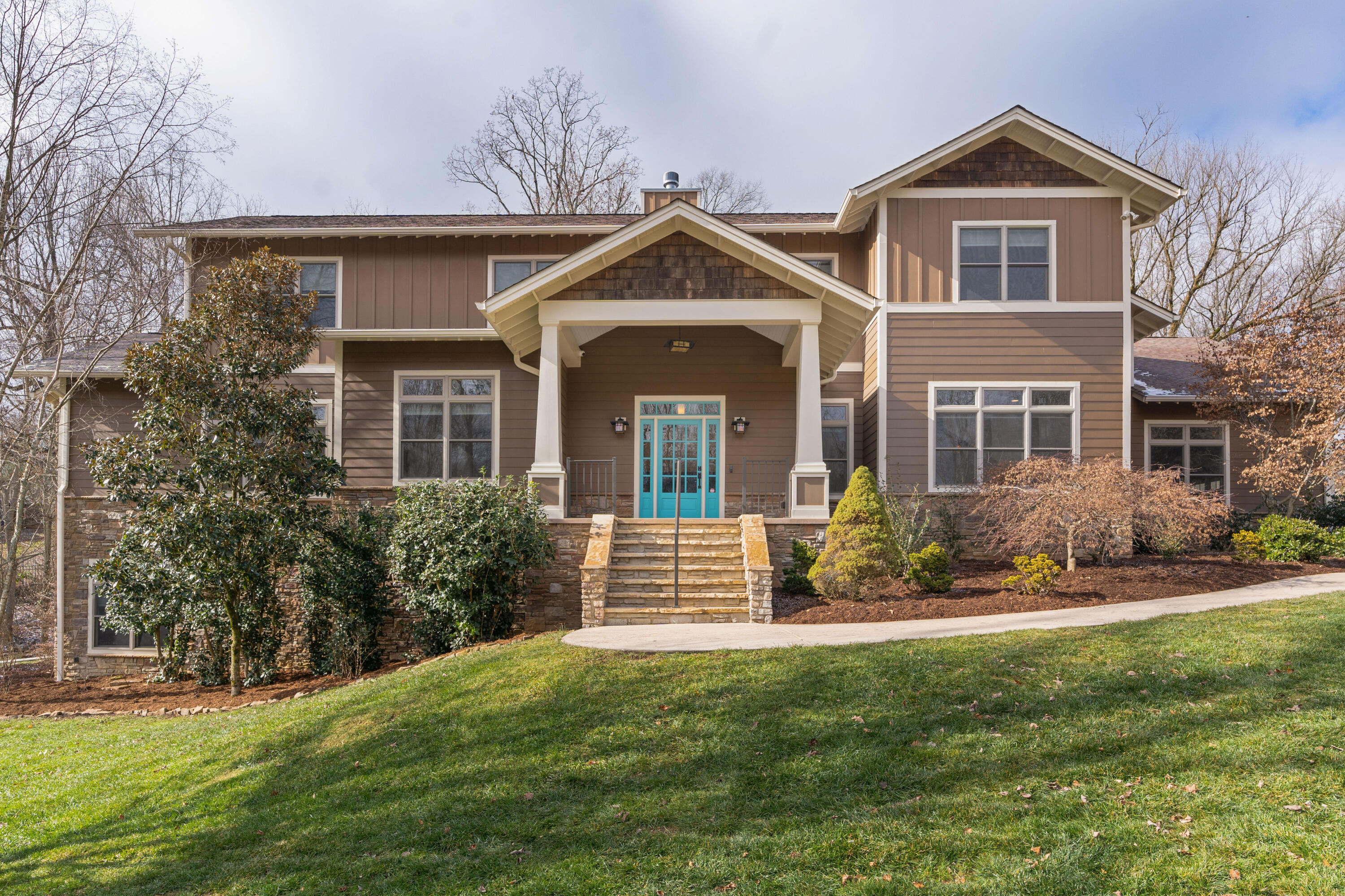 714 Berry Spring Path, Signal Mountain, Tennessee image 1
