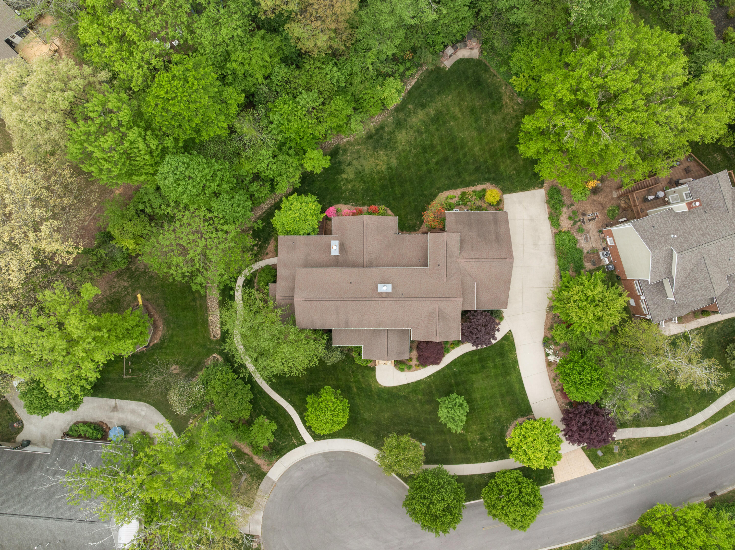 714 Berry Spring Path, Signal Mountain, Tennessee image 3
