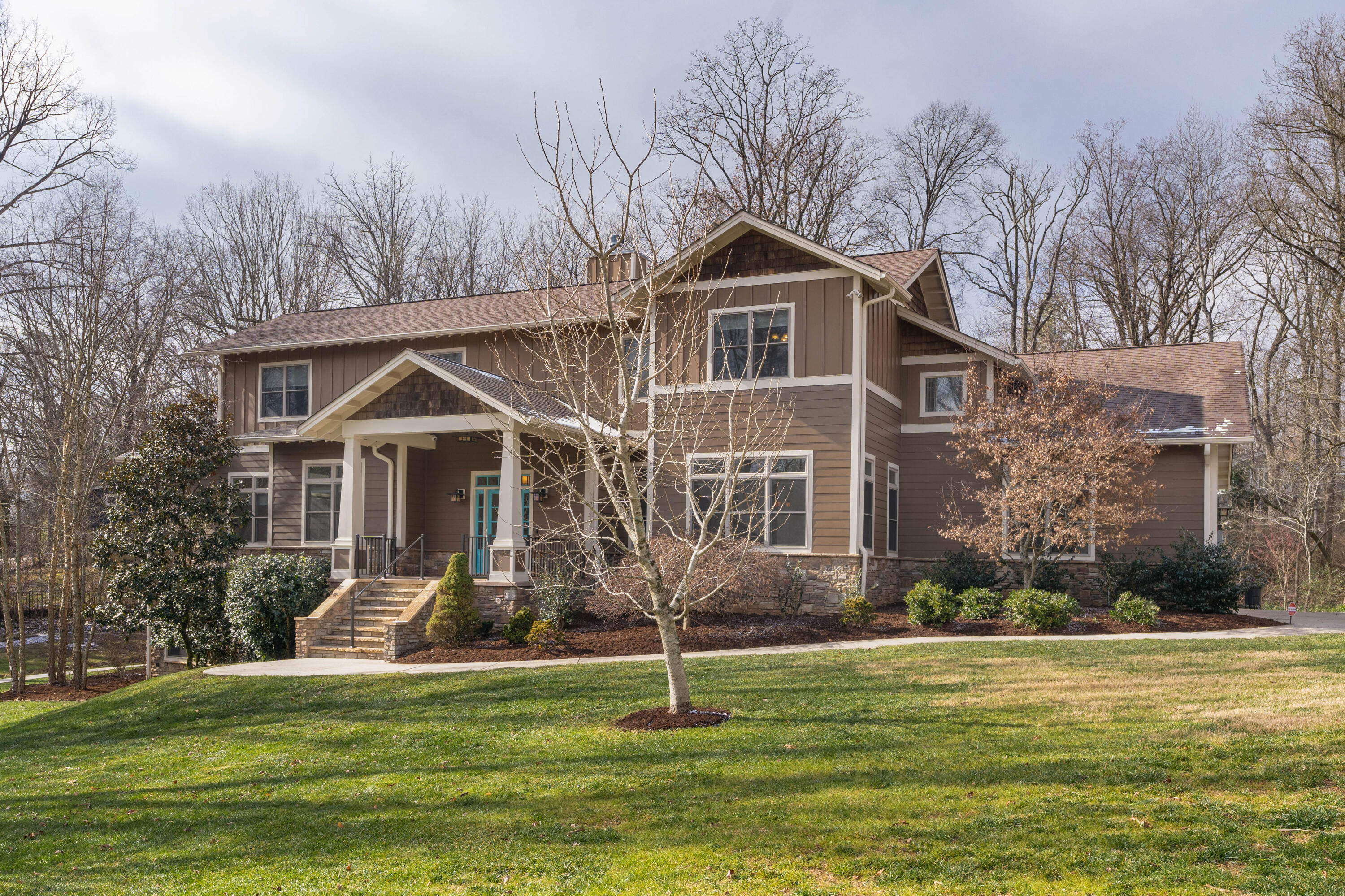 714 Berry Spring Path, Signal Mountain, Tennessee image 2