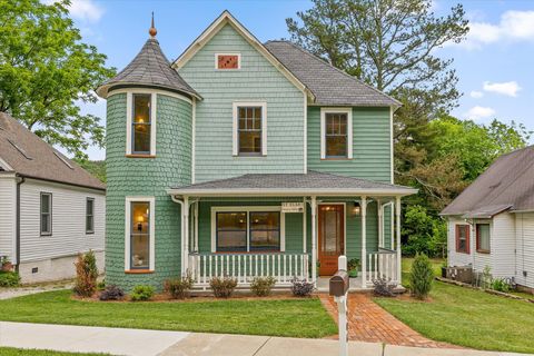Photo of 4906 Saint Elmo Avenue, Chattanooga, TN 37409 (MLS # 1532203)
