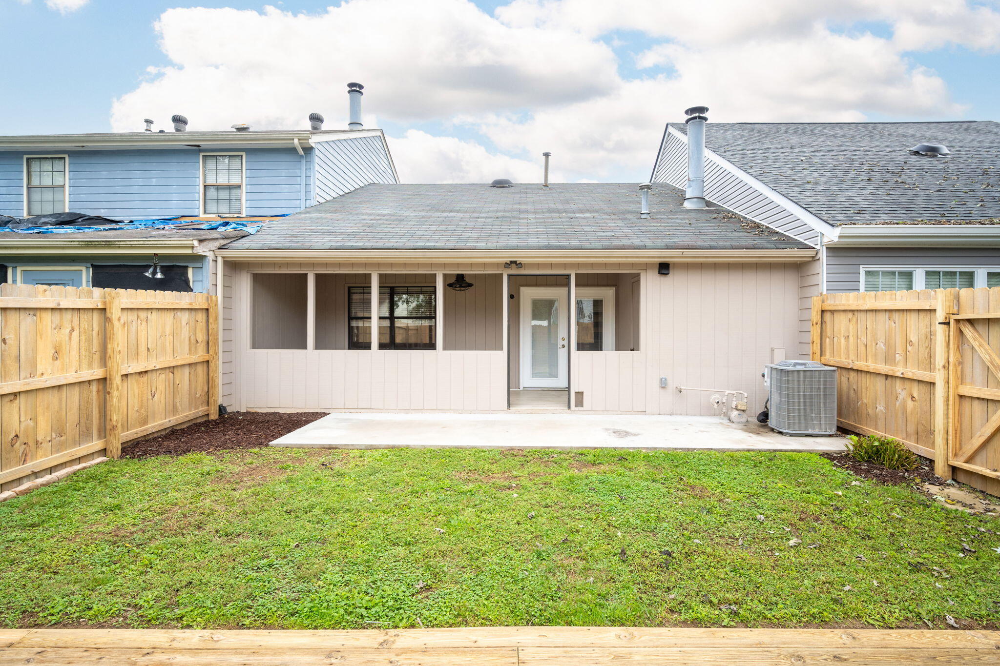 1306 Leaside Lane