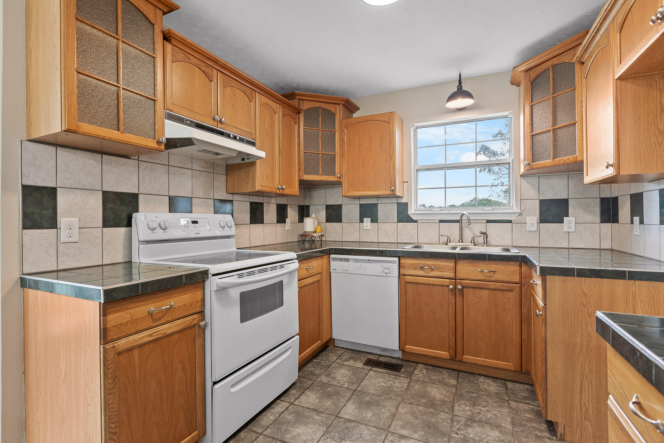 8718 Forest Pond Drive, Harrison, Tennessee image 12