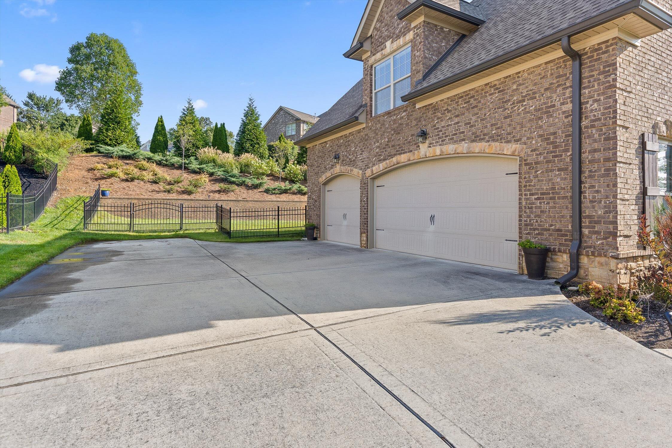 Knoxville, Tennessee 37922, United States, 3 Bedrooms Bedrooms, ,4 BathroomsBathrooms,Residential,Active,195213