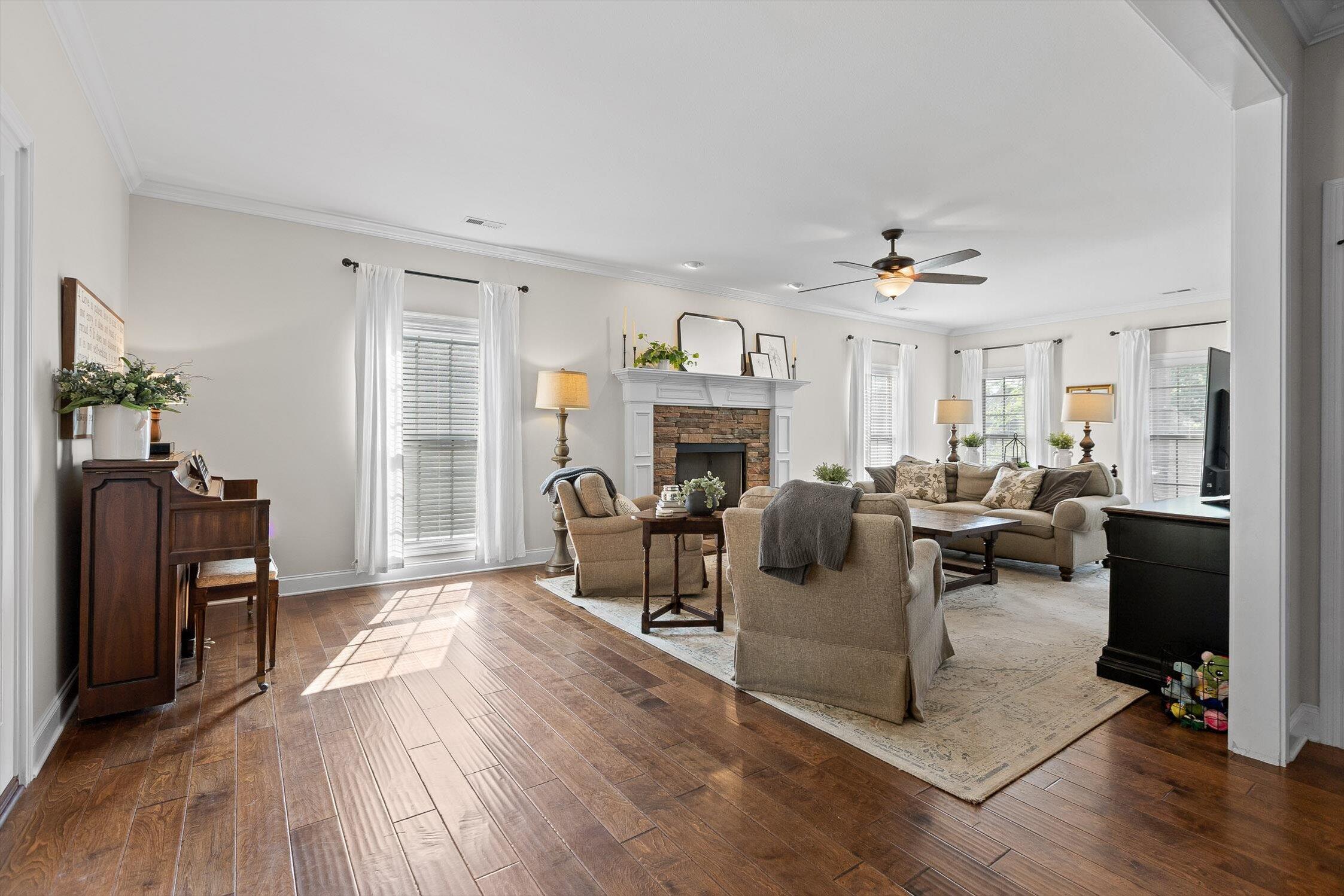 Knoxville, Tennessee 37922, United States, 3 Bedrooms Bedrooms, ,4 BathroomsBathrooms,Residential,Active,195213