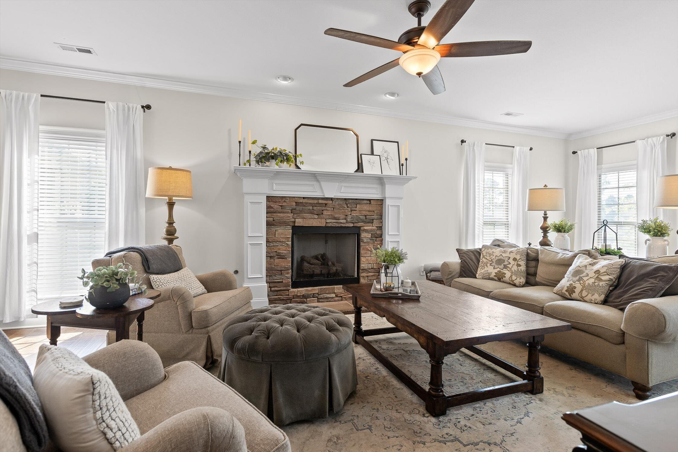 Knoxville, Tennessee 37922, United States, 3 Bedrooms Bedrooms, ,4 BathroomsBathrooms,Residential,Active,195213