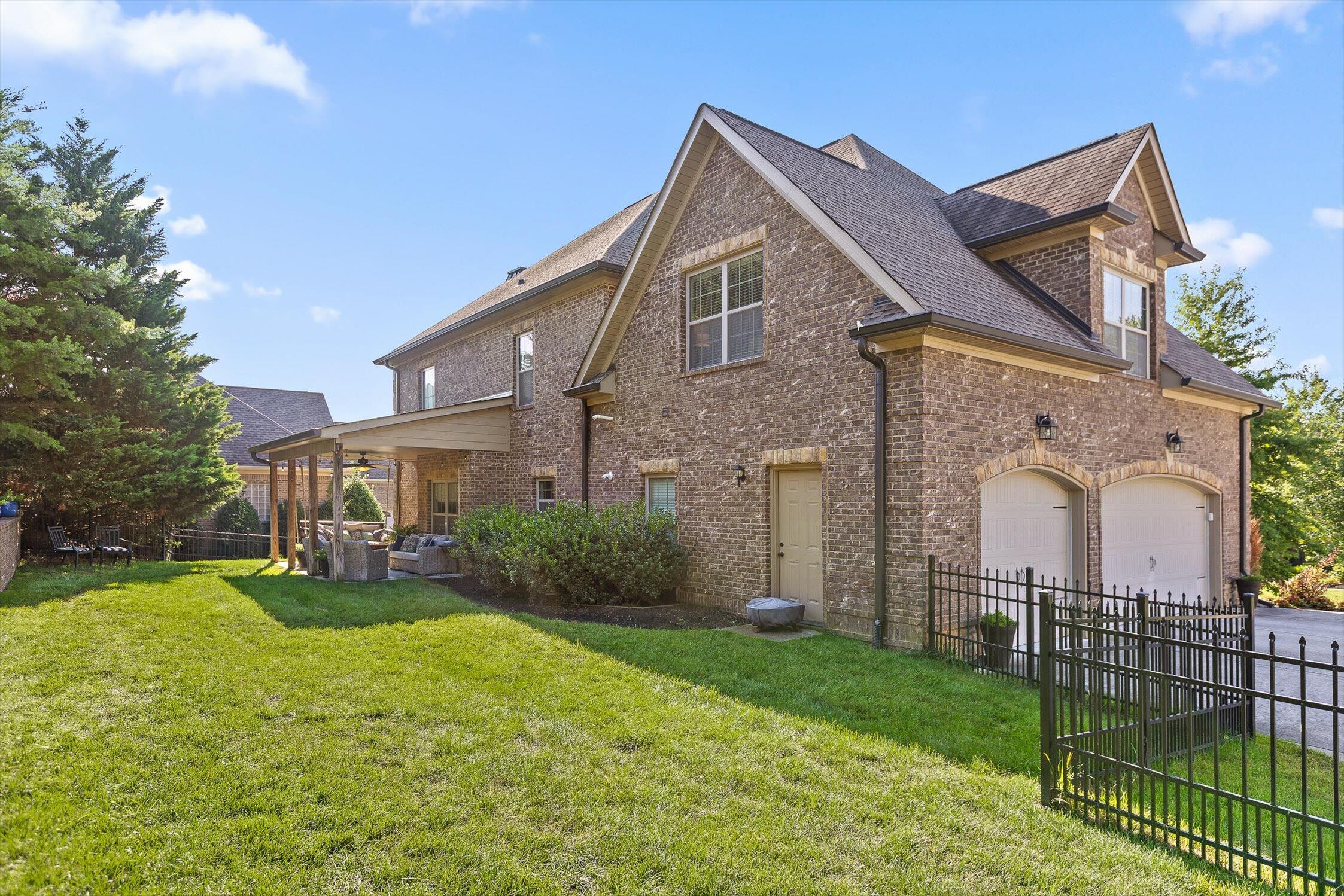 Knoxville, Tennessee 37922, United States, 3 Bedrooms Bedrooms, ,4 BathroomsBathrooms,Residential,Active,195213