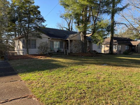 Photo of 948 James Boulevard, Signal Mountain, TN 37377 (MLS # 1529366)