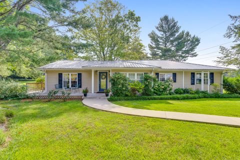 Photo of 206 Arvle York Circle, Lookout Mountain, GA 30750 (MLS # 1515147)
