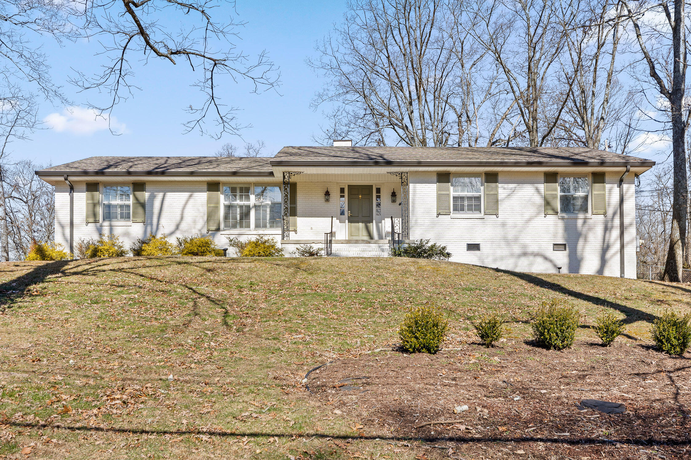 1101 Woodbine Way, Signal Mountain, Tennessee image 1