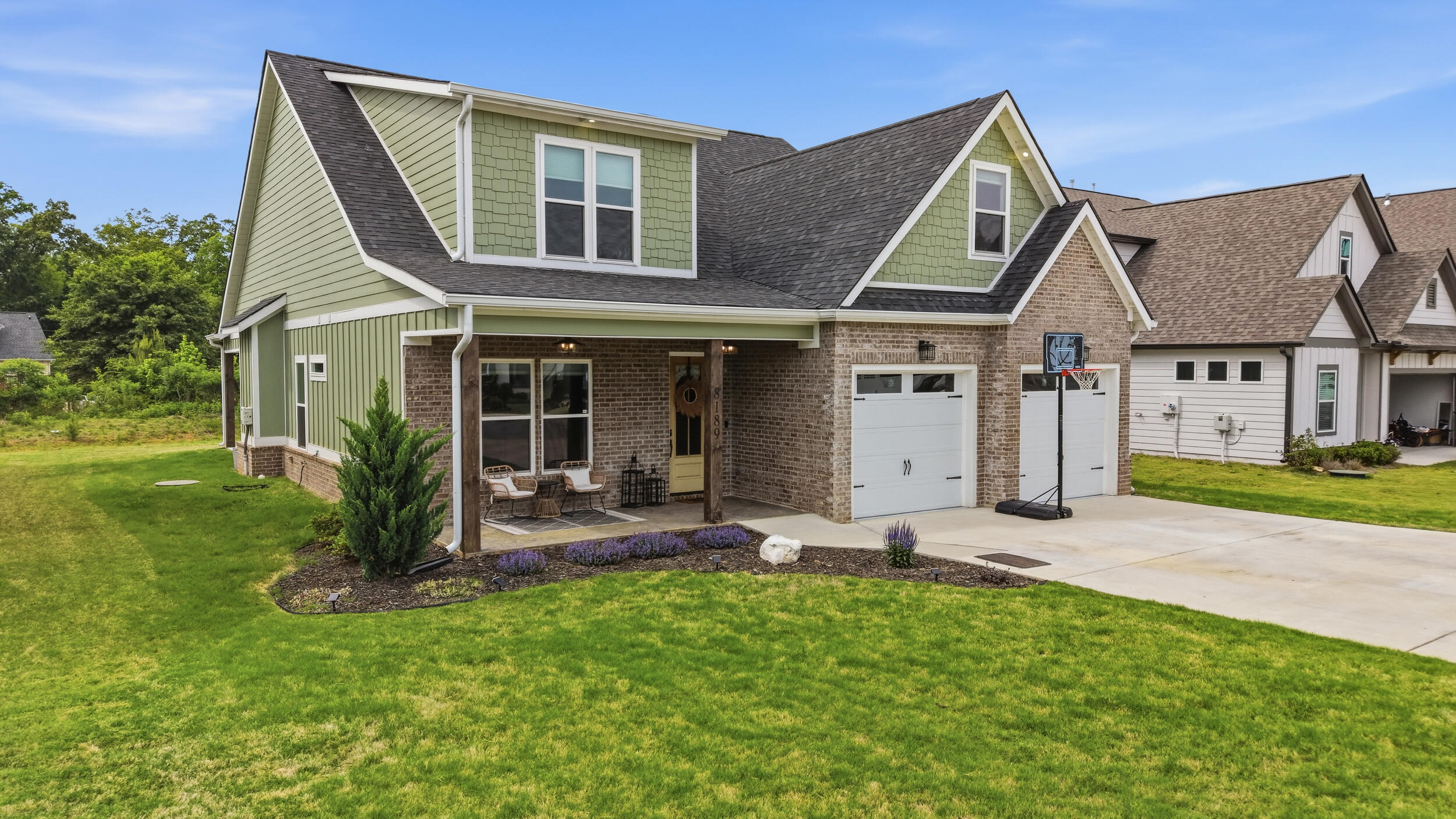 8189 Snowdrop Way