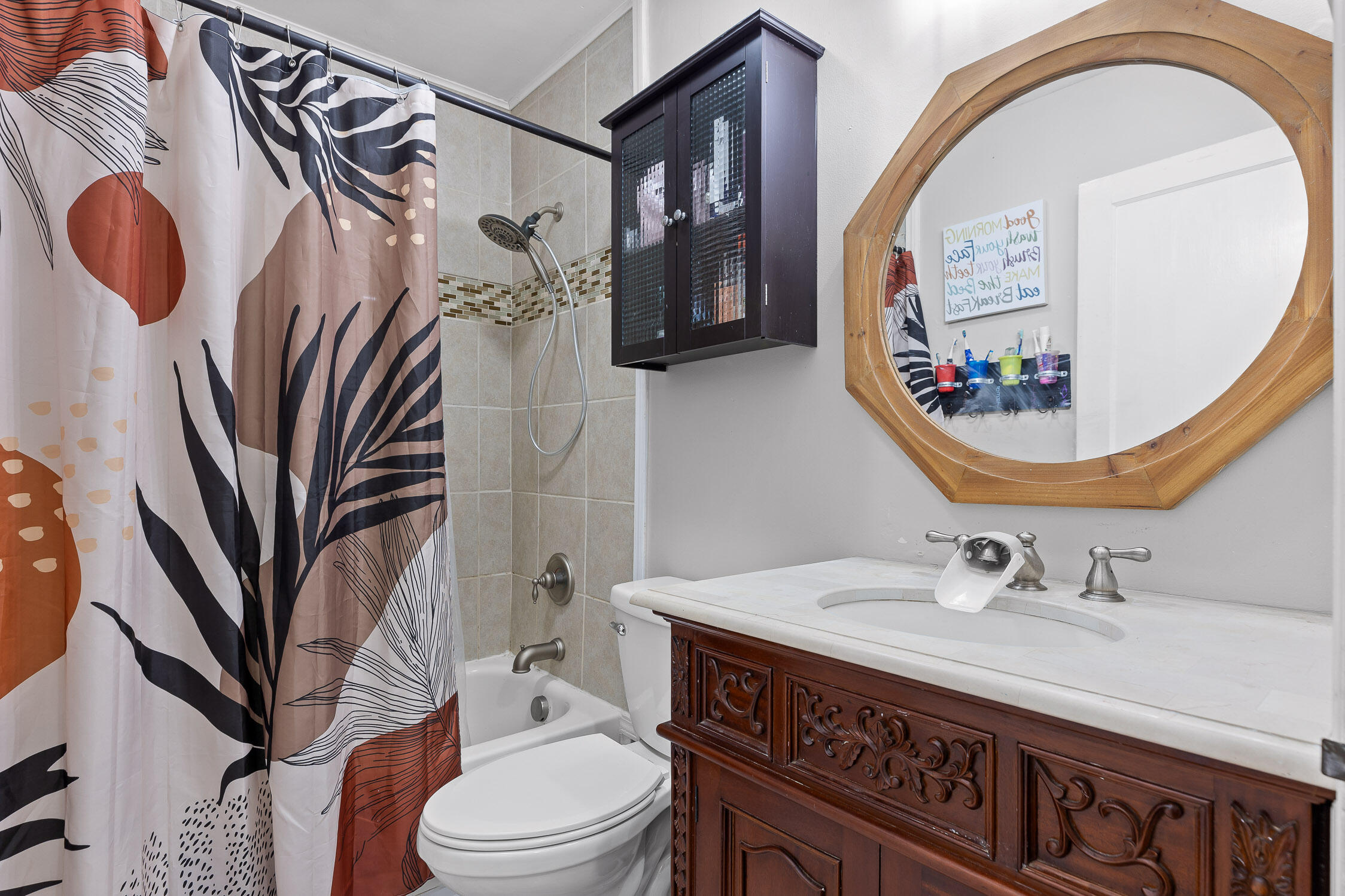 Chattanooga, Tennessee 37412, United States, 3 Bedrooms Bedrooms, ,2 BathroomsBathrooms,Residential,Contingent,4060