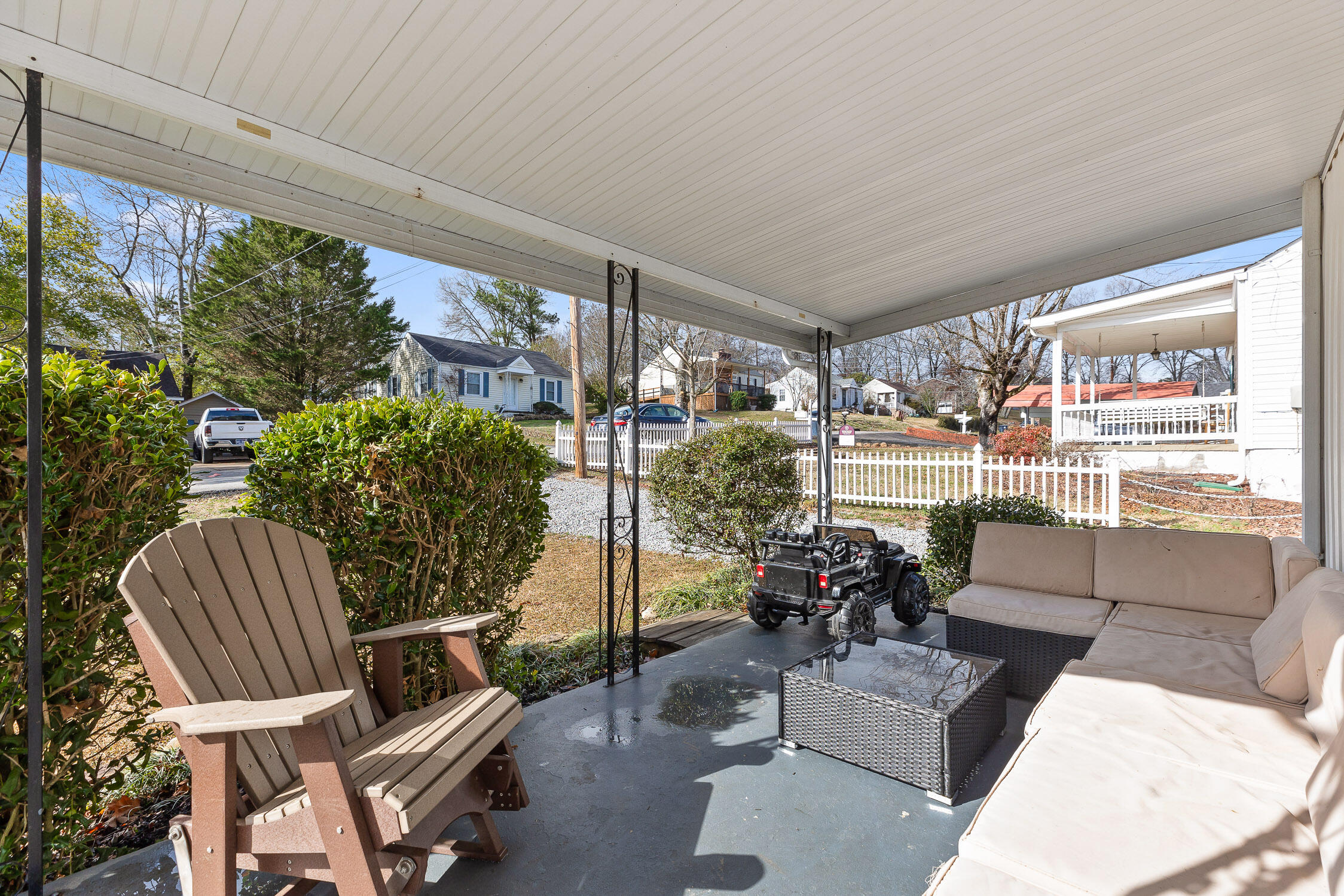 Chattanooga, Tennessee 37412, United States, 3 Bedrooms Bedrooms, ,2 BathroomsBathrooms,Residential,Contingent,4060