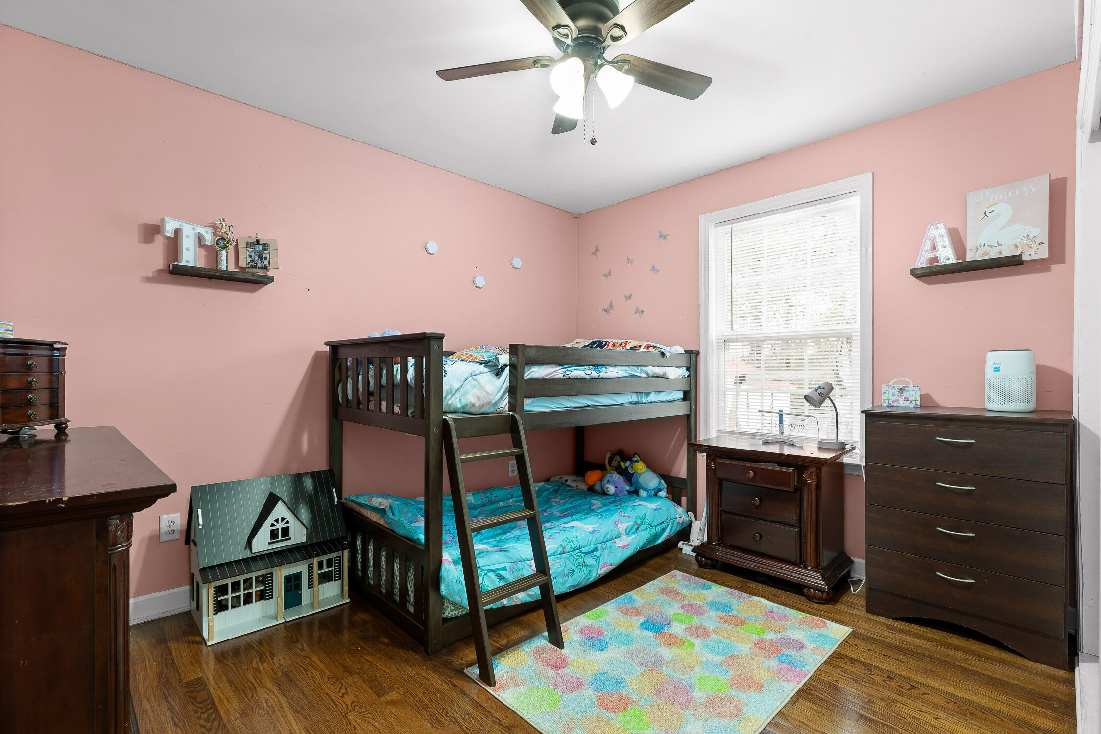 Chattanooga, Tennessee 37412, United States, 3 Bedrooms Bedrooms, ,2 BathroomsBathrooms,Residential,Contingent,4060