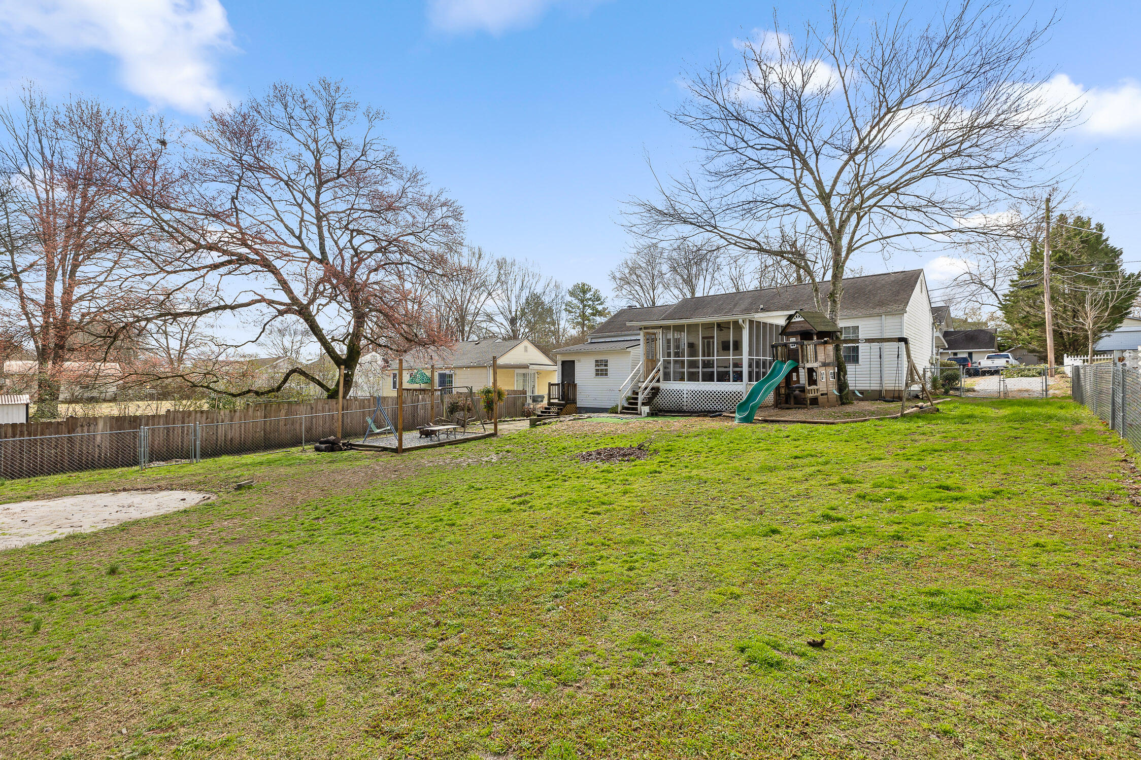 Chattanooga, Tennessee 37412, United States, 3 Bedrooms Bedrooms, ,2 BathroomsBathrooms,Residential,Contingent,4060