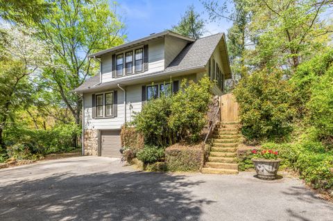 Photo of 1109 Highland Drive, Chattanooga, TN 37405 (MLS # 1531569)