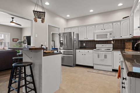 Tiny photo for 621 S 5th Avenue, Chatsworth, GA 30705 (MLS # 1529837)