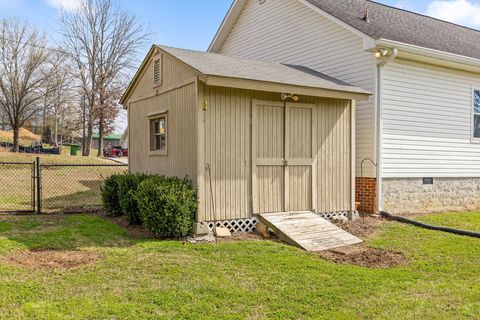 Tiny photo for 621 S 5th Avenue, Chatsworth, GA 30705 (MLS # 1529837)