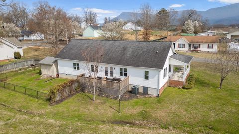 Tiny photo for 621 S 5th Avenue, Chatsworth, GA 30705 (MLS # 1529837)