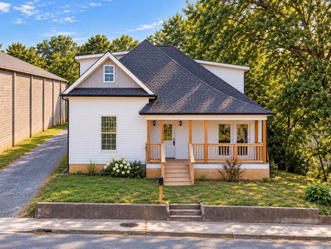 Photo of 429 S Glenwood Avenue, Dalton, GA 30721 (MLS # 1544523)