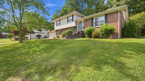 Photo of 903 Brynewood Park Drive, Chattanooga, TN 37415 (MLS # 1534357)