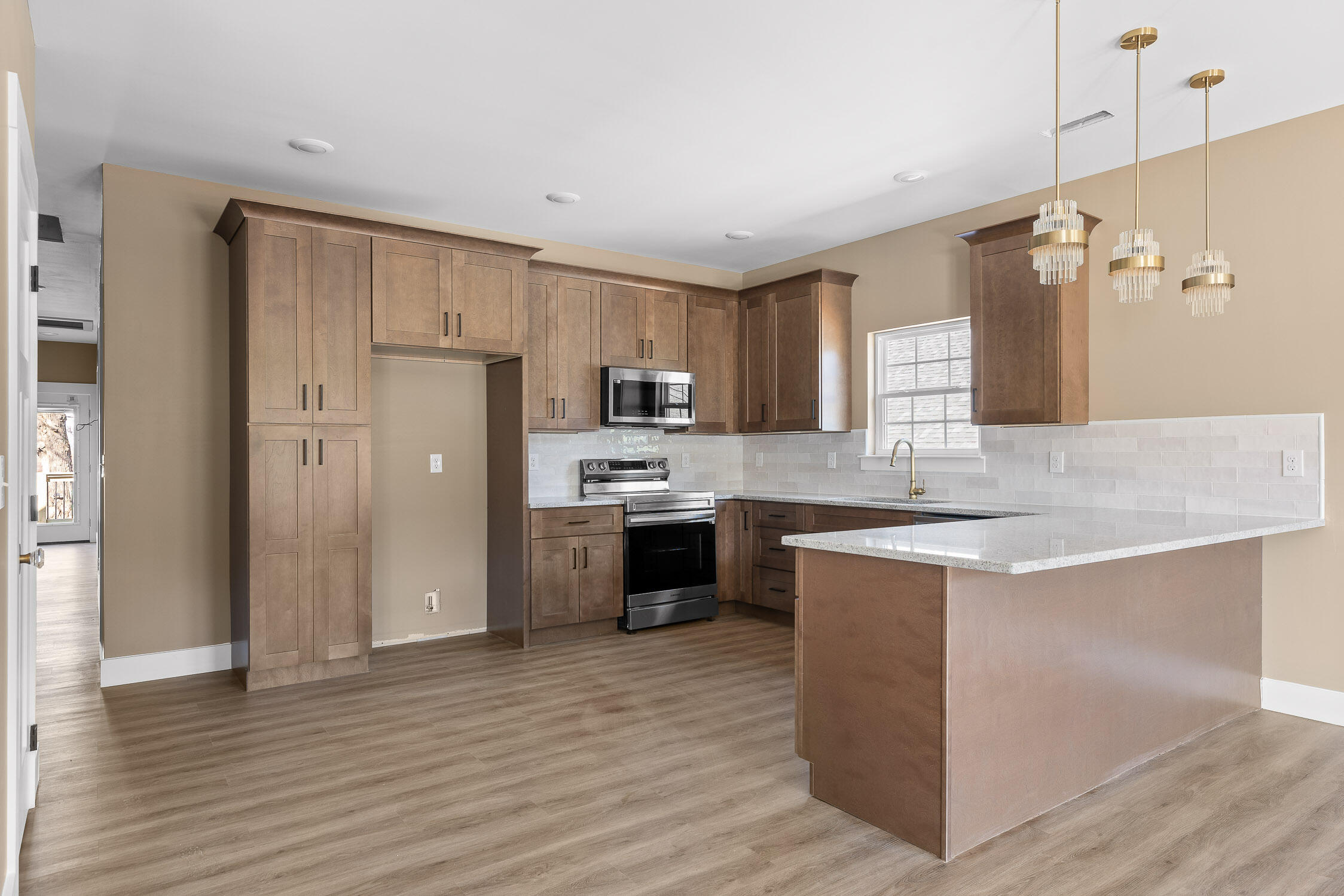 Chattanooga, Tennessee 37406, United States, 3 Bedrooms Bedrooms, ,2 BathroomsBathrooms,Residential,Active,9054