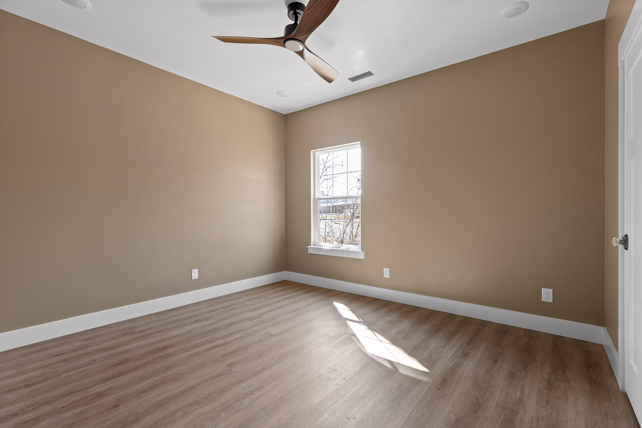 Chattanooga, Tennessee 37406, United States, 3 Bedrooms Bedrooms, ,2 BathroomsBathrooms,Residential,Active,9054