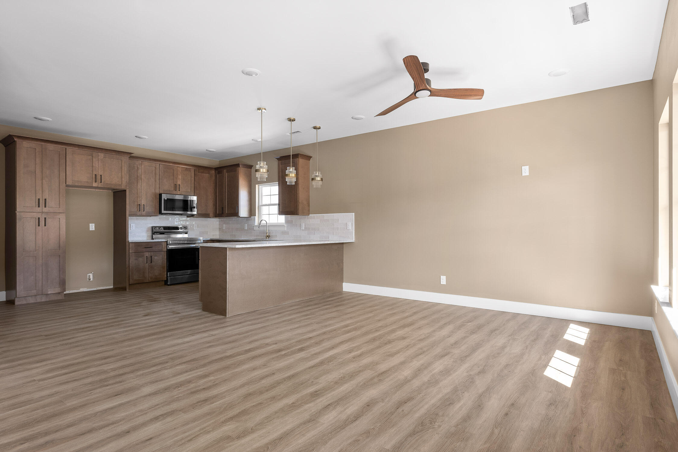 Chattanooga, Tennessee 37406, United States, 3 Bedrooms Bedrooms, ,2 BathroomsBathrooms,Residential,Active,9054