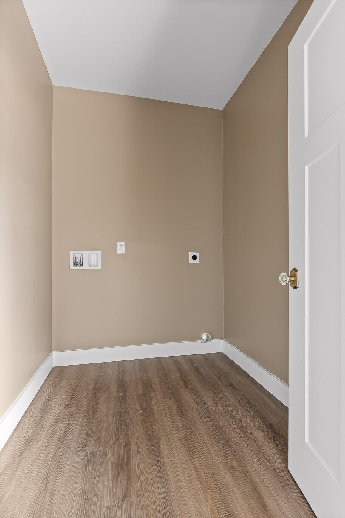 Chattanooga, Tennessee 37406, United States, 3 Bedrooms Bedrooms, ,2 BathroomsBathrooms,Residential,Active,9054