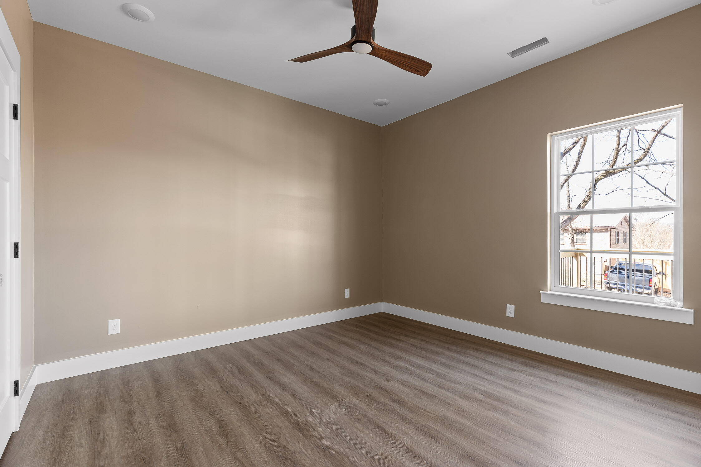 Chattanooga, Tennessee 37406, United States, 3 Bedrooms Bedrooms, ,2 BathroomsBathrooms,Residential,Active,9054