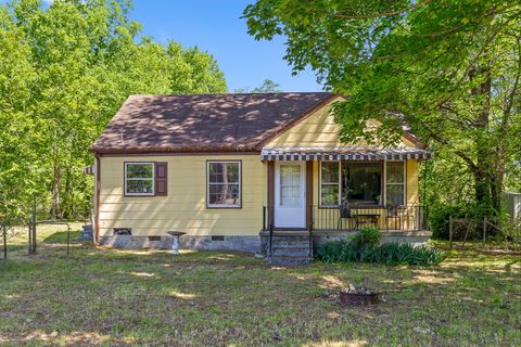 Photo of 591 W Cloud Springs Road, Rossville, GA 30741 (MLS # 1534156)