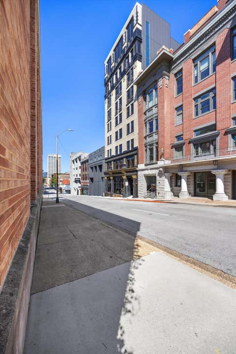 Townhouse For Sale - 117 E 7th Street<br/> Chattanooga, TN 37402