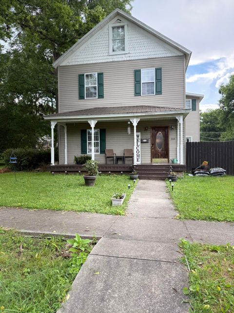 Photo of 210 Laurel Avenue, South Pittsburg, TN 37380 (MLS # 1526342)