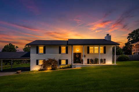 Photo of 262 W Reed Road, LaFayette, GA 30728 (MLS # 1541258)