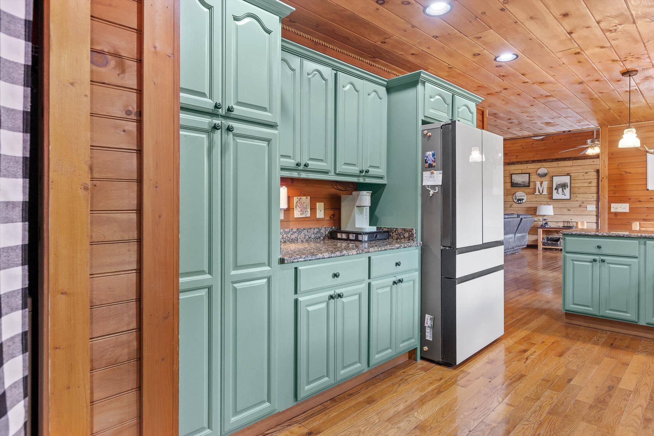 Ocoee, Tennessee 37361, United States, 3 Bedrooms Bedrooms, ,4 BathroomsBathrooms,Residential,Active,237932