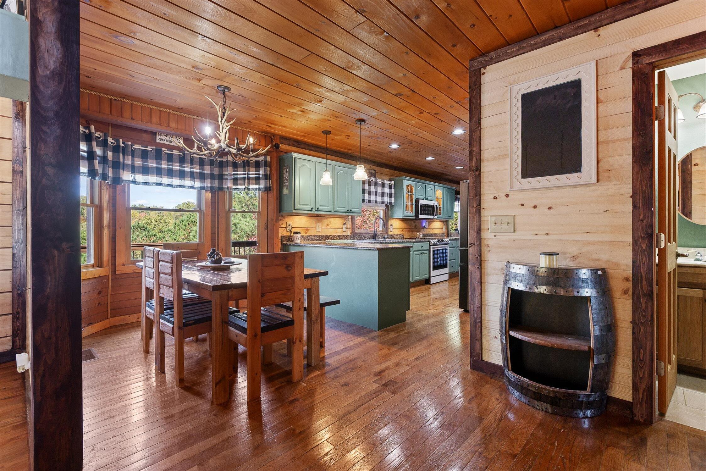 Ocoee, Tennessee 37361, United States, 3 Bedrooms Bedrooms, ,4 BathroomsBathrooms,Residential,Active,237932