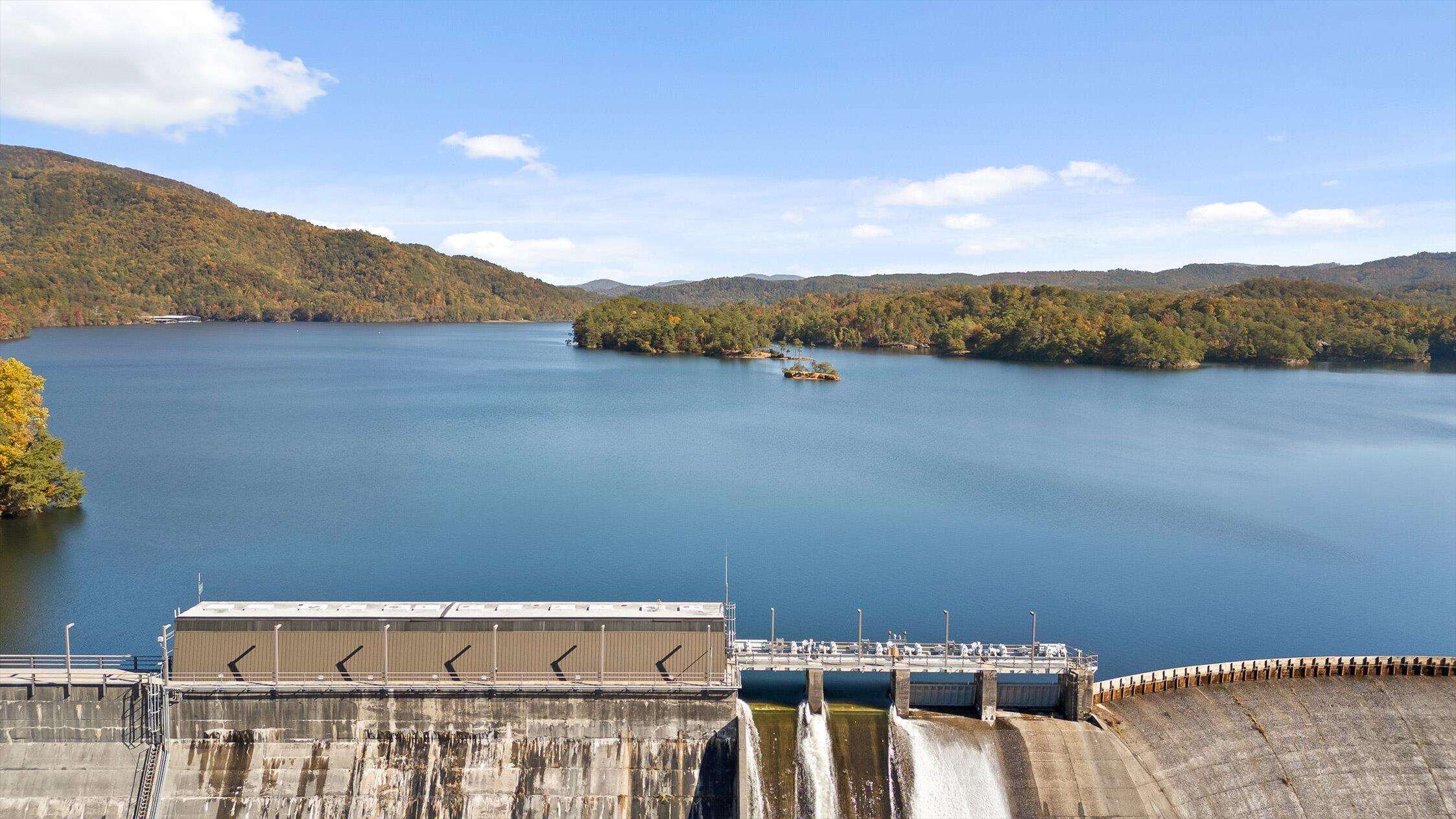 Ocoee, Tennessee 37361, United States, 3 Bedrooms Bedrooms, ,4 BathroomsBathrooms,Residential,Active,237932