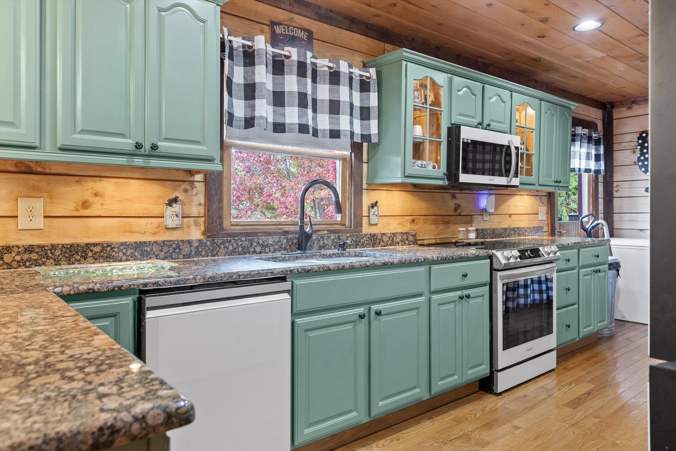 Ocoee, Tennessee 37361, United States, 3 Bedrooms Bedrooms, ,4 BathroomsBathrooms,Residential,Active,237932