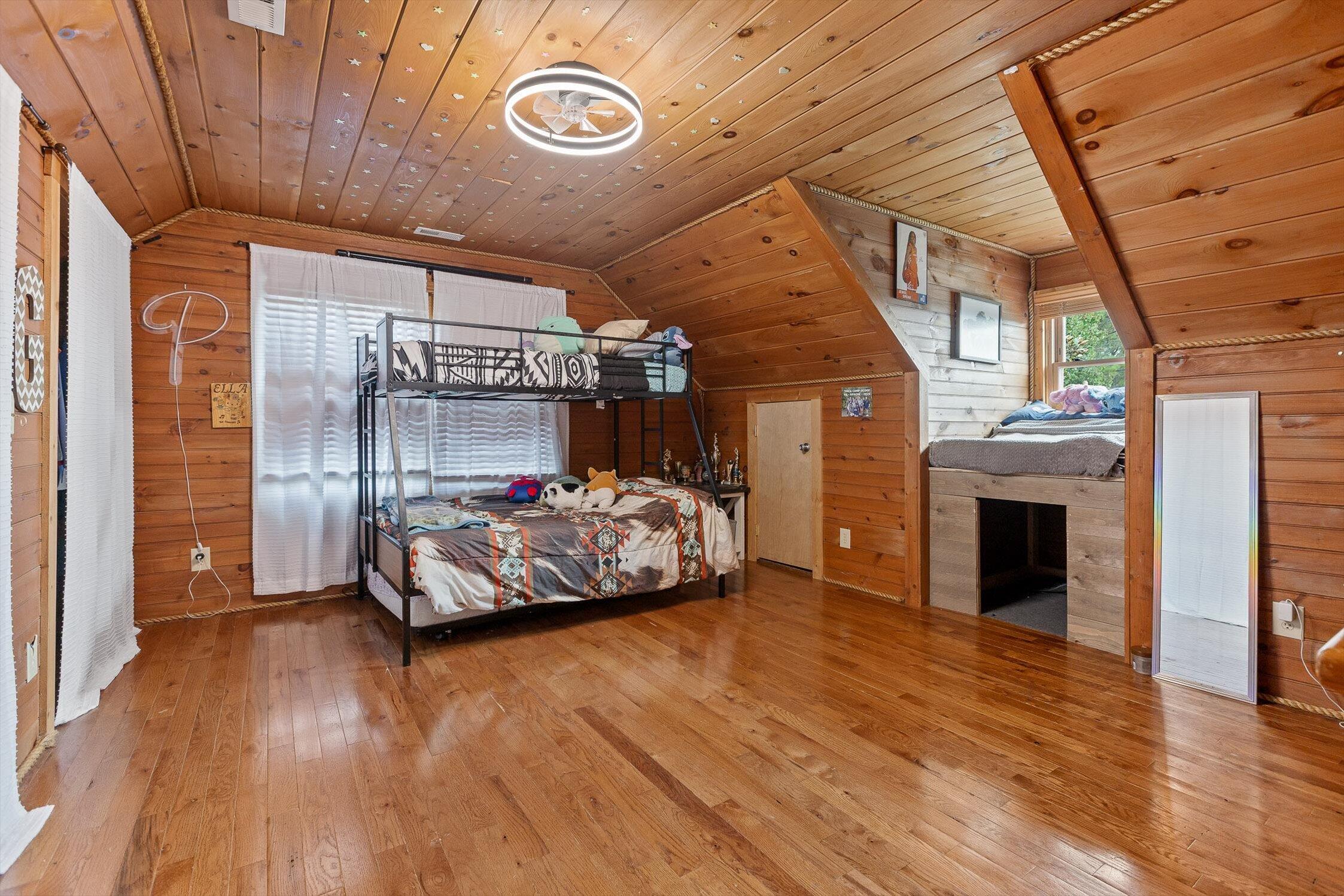 Ocoee, Tennessee 37361, United States, 3 Bedrooms Bedrooms, ,4 BathroomsBathrooms,Residential,Active,237932