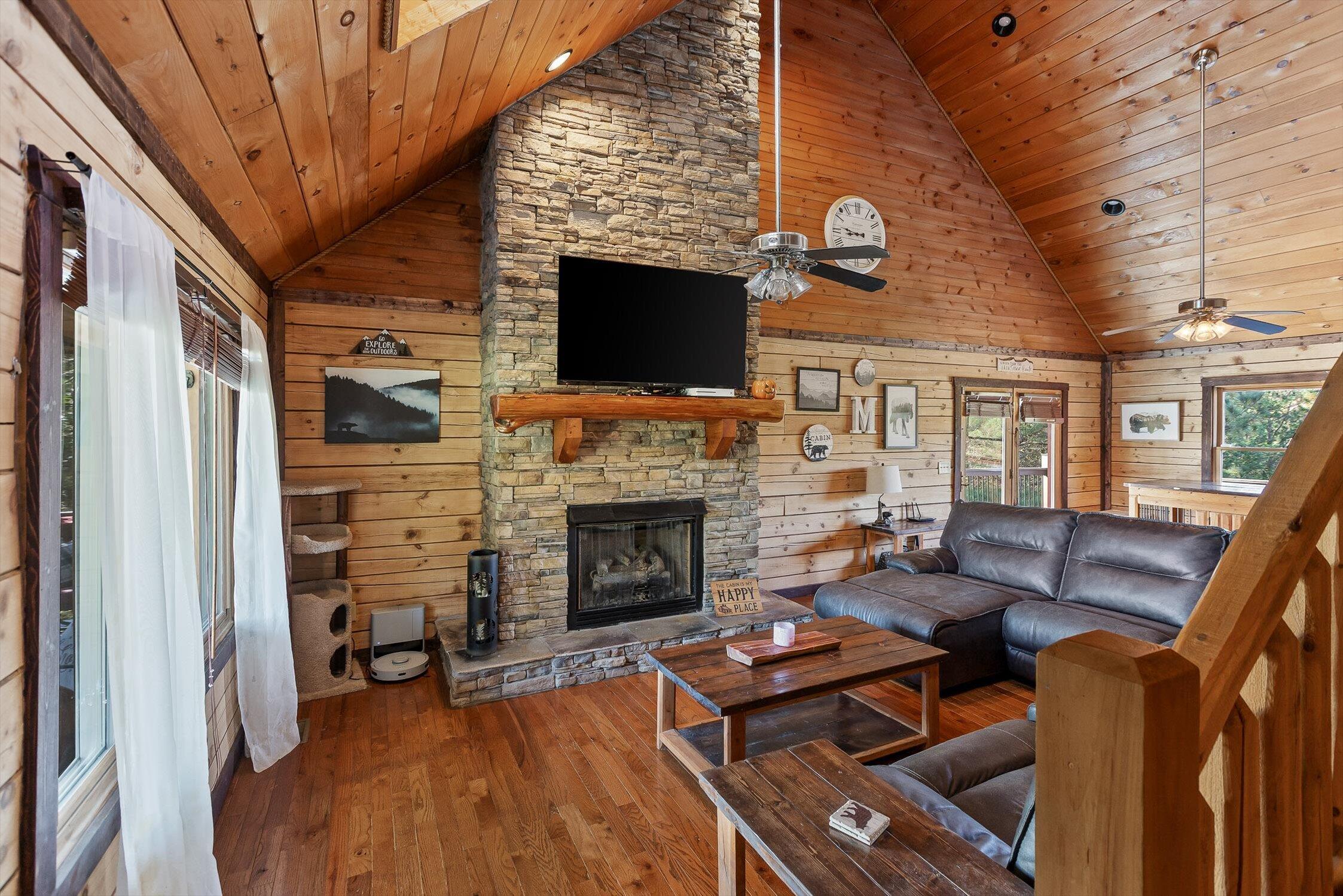 Ocoee, Tennessee 37361, United States, 3 Bedrooms Bedrooms, ,4 BathroomsBathrooms,Residential,Active,237932