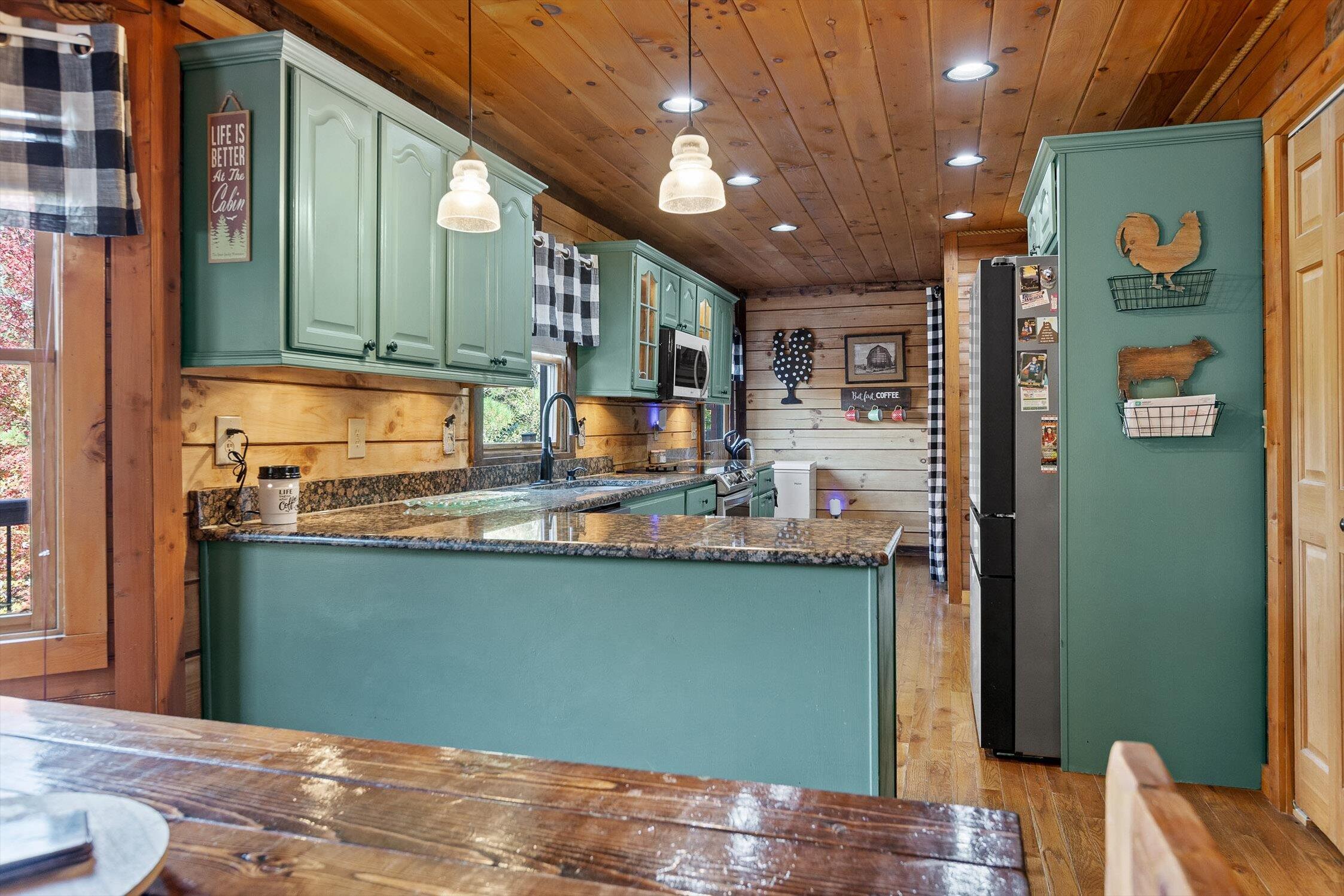 Ocoee, Tennessee 37361, United States, 3 Bedrooms Bedrooms, ,4 BathroomsBathrooms,Residential,Active,237932